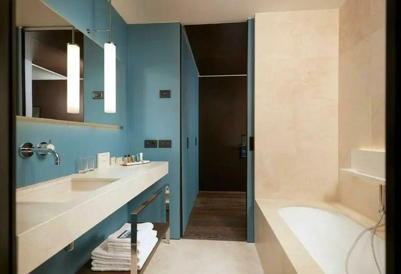 اتاق لوکس با تخت بزرگ, Hilton Lake Como