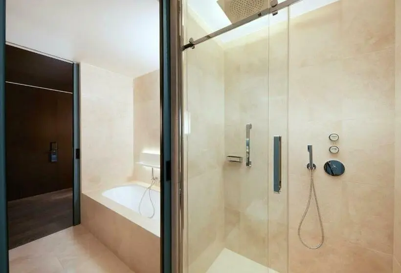 اتاق استاندارد با تخت بزرگ, Hilton Lake Como