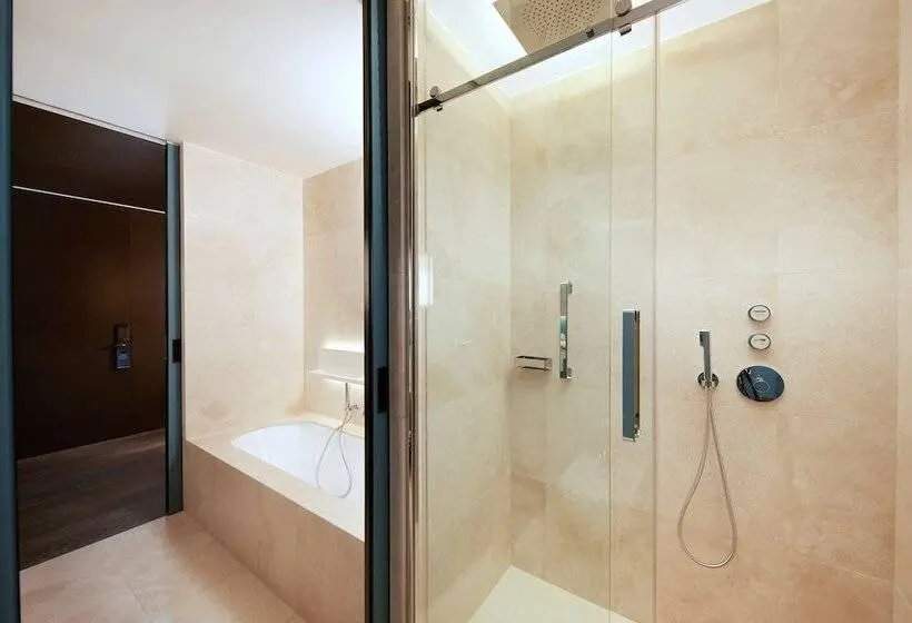 اتاق لوکس, Hilton Lake Como