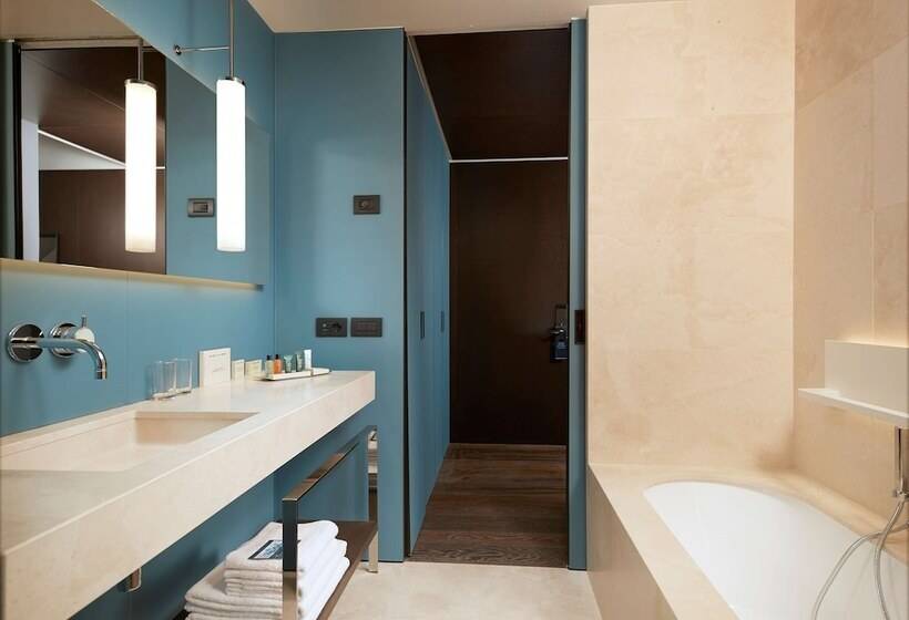 Номер Deluxe, Hilton Lake Como