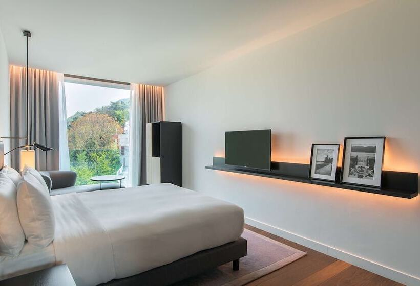 Номер Deluxe, Hilton Lake Como