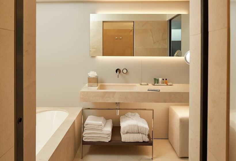 Люкс Дюплекс, Hilton Lake Como