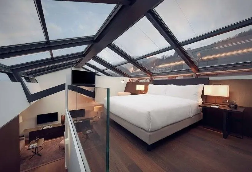 سوییت دوبلکس, Hilton Lake Como