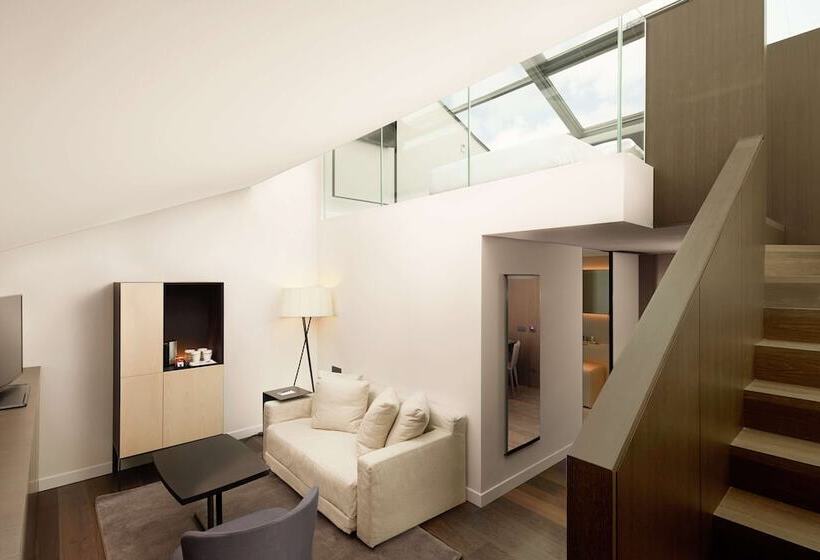 Люкс Дюплекс, Hilton Lake Como