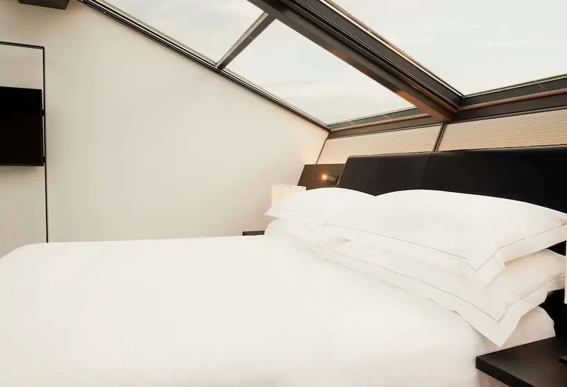 سوییت دوبلکس, Hilton Lake Como