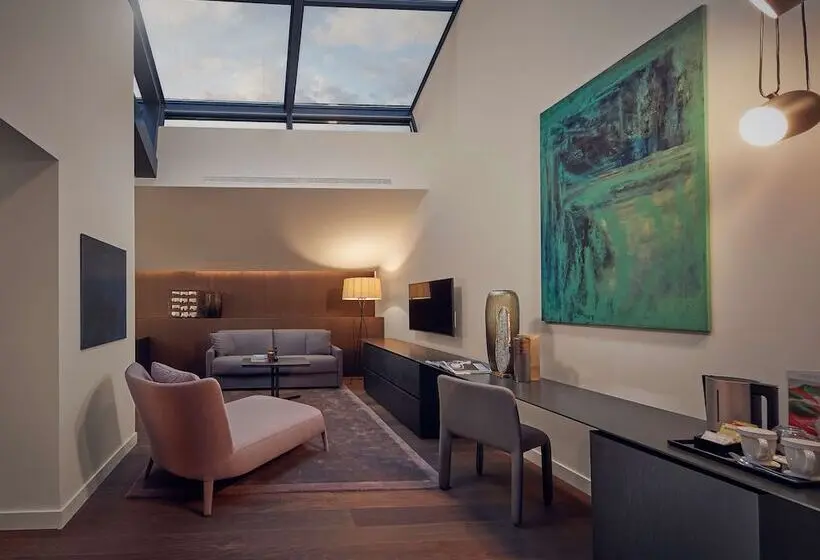 سوییت دوبلکس, Hilton Lake Como