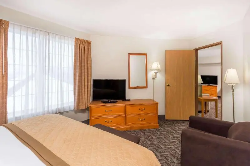 اتاق استاندارد با تخت بزرگ, Hilton Lake Como