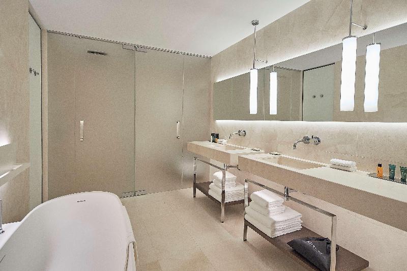 Номер Deluxe Вид на Озеро, Hilton Lake Como