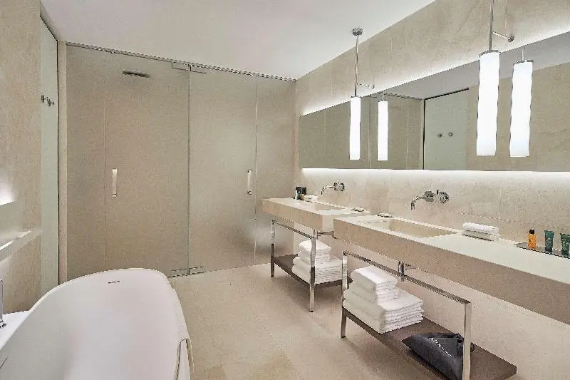 اتاق لوکس با چشمانداز دریاچه, Hilton Lake Como