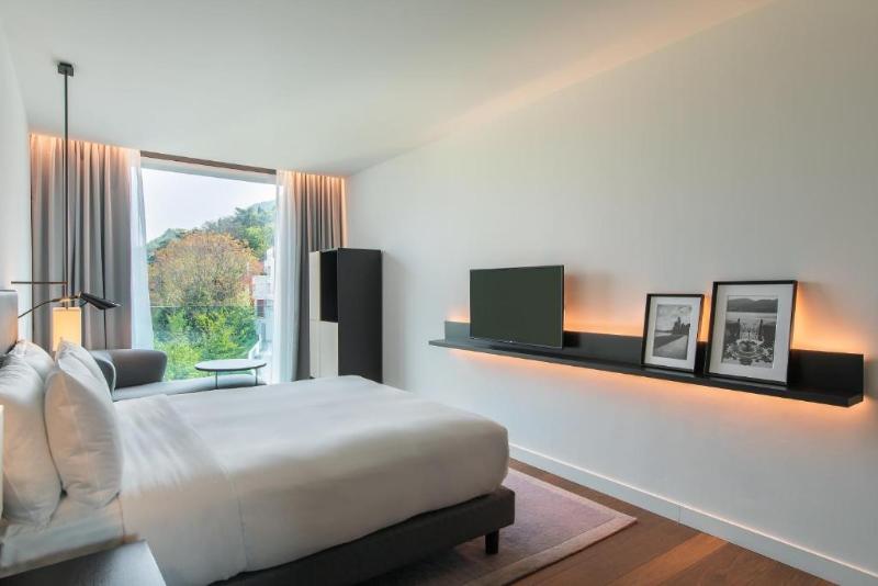 Номер Deluxe Вид на Город, Hilton Lake Como