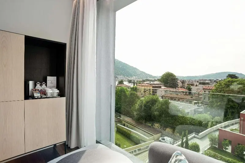 اتاق لوکس با چشمانداز شهر, Hilton Lake Como