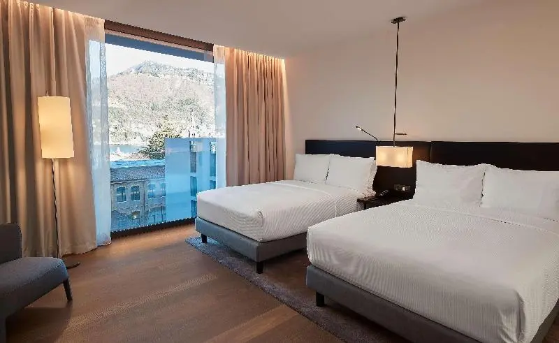 اتاق لوکس با چشمانداز دریاچه, Hilton Lake Como