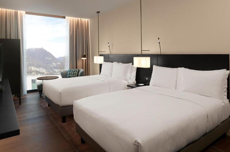 Номер Deluxe Вид на Озеро, Hilton Lake Como