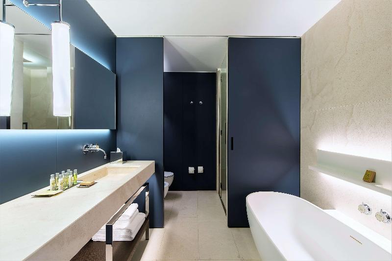 Номер Deluxe, Hilton Lake Como