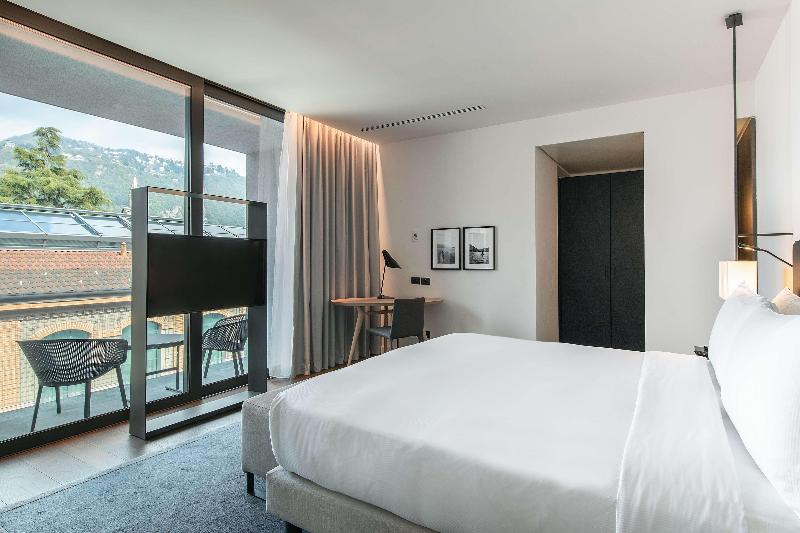 Номер Deluxe, Hilton Lake Como