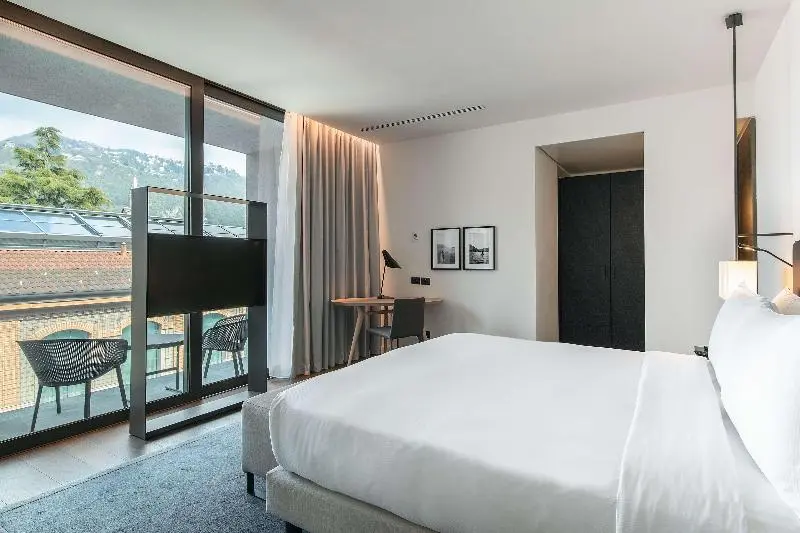 اتاق لوکس, Hilton Lake Como