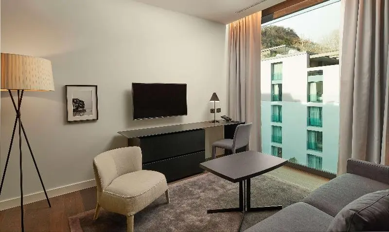 سوئیت جونیور با تخت بزرگ, Hilton Lake Como