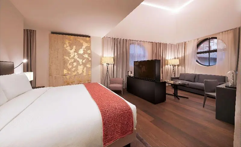 Junior Suite King Bed
