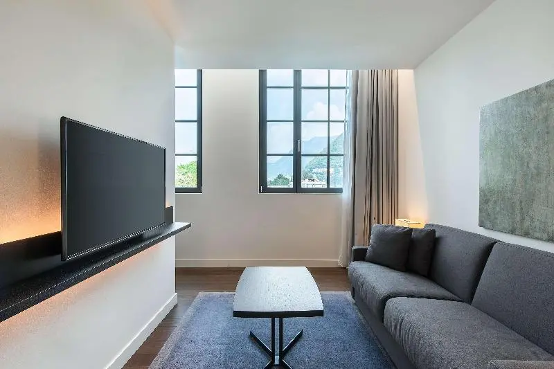 سوئیت جونیور با تخت بزرگ, Hilton Lake Como