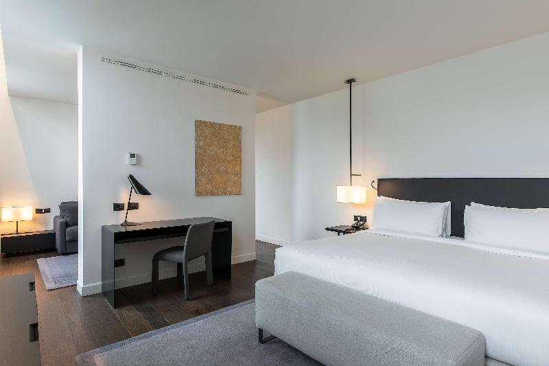 Полулюкс Кровать Кинг, Hilton Lake Como