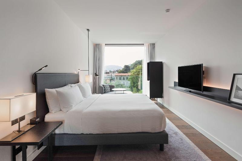 Номер Deluxe Вид на Город, Hilton Lake Como