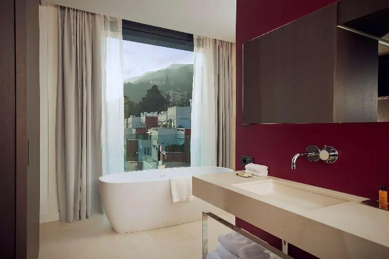 سوییت, Hilton Lake Como