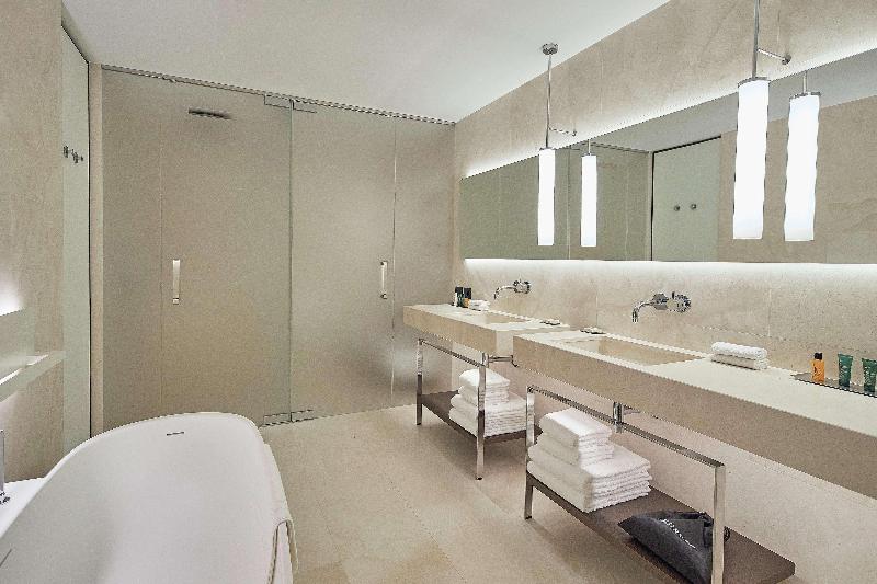 Полулюкс Кровать Кинг, Hilton Lake Como