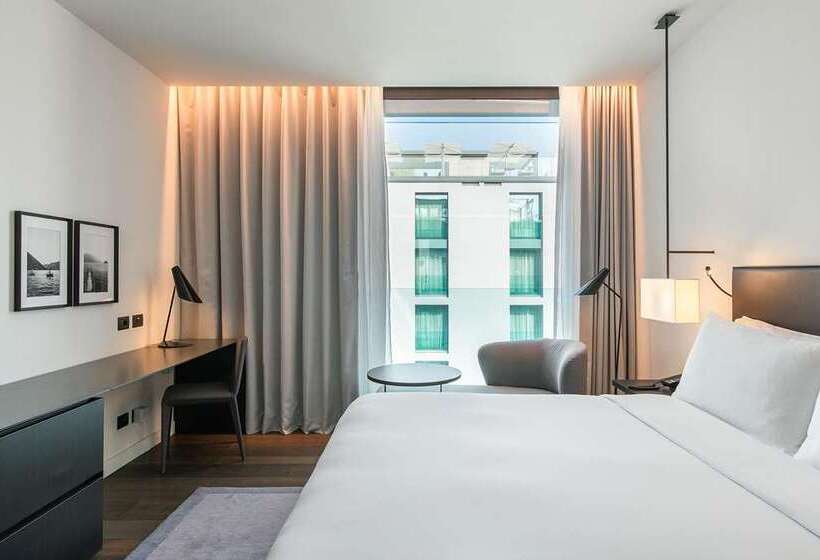 Номер Deluxe Кровать Кинг, Hilton Lake Como