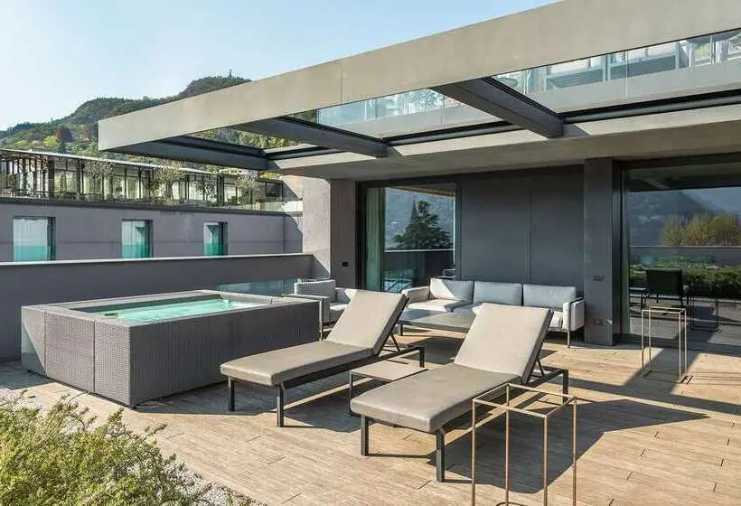 سوییت سوپریور, Hilton Lake Como