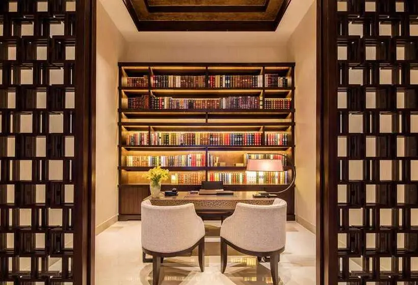 سوئیت پرزیدنت, Hilton Lake Como