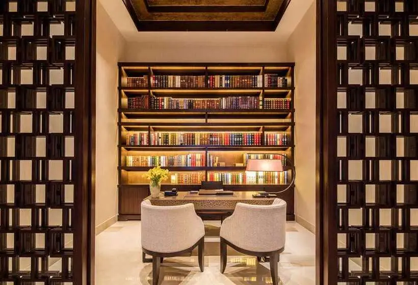 سوئیت پرزیدنت, Hilton Lake Como