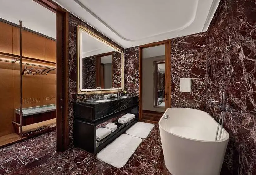 اتاق لوکس با تخت بزرگ, Hilton Lake Como