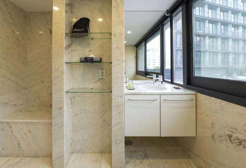 Номер Deluxe Кровать Кинг, Hilton Lake Como