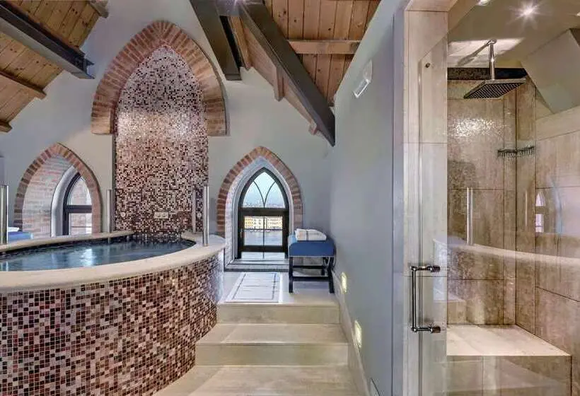 سوئیت پرزیدنت, Hilton Lake Como