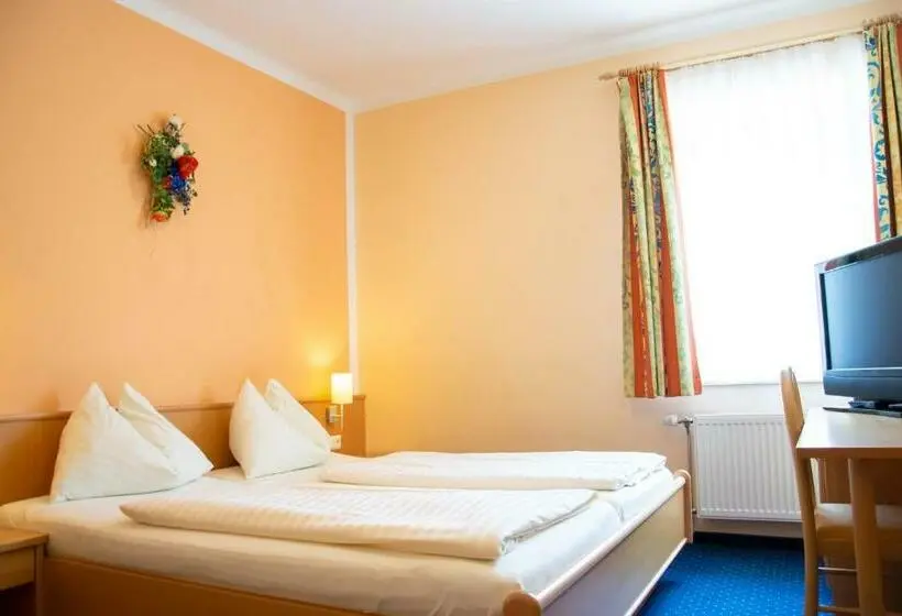 Standard Kolmen Hengen Huone Parveke, Strandhotel Burgstaller