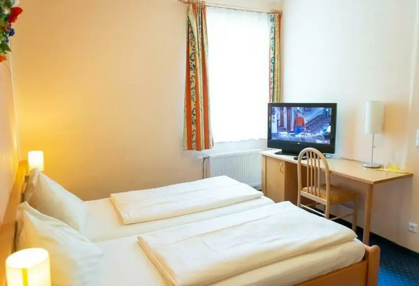 Standard Kolmen Hengen Huone Parveke, Strandhotel Burgstaller