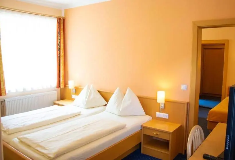 Perhesviitti, Strandhotel Burgstaller