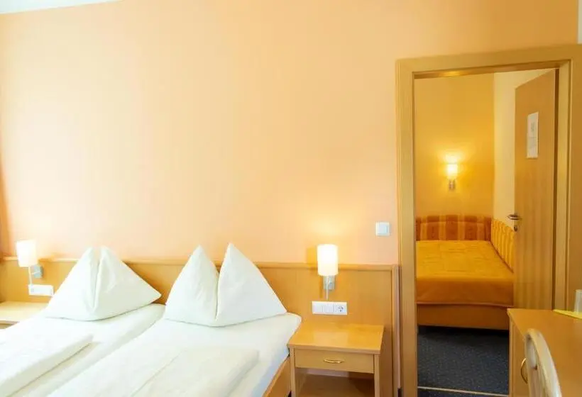 Perhesviitti, Strandhotel Burgstaller