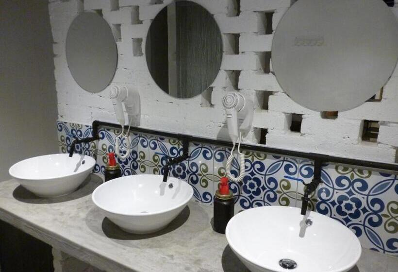 اتاق استاندارد, Ola Hostel