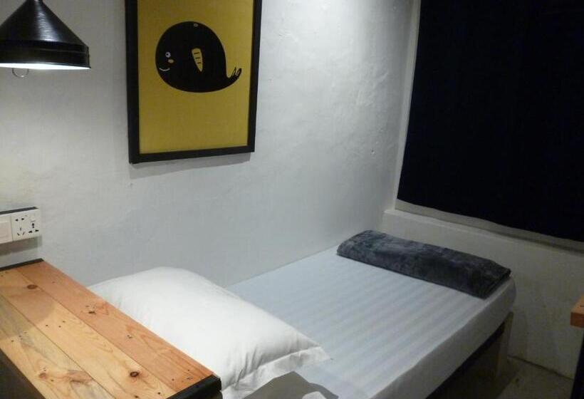 اتاق استاندارد یک نفره, Ola Hostel