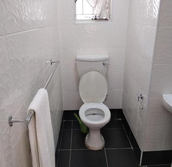 اتاق اکونومی, Brackendene Lodge