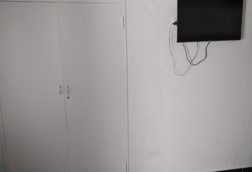 اتاق اکونومی, Brackendene Lodge