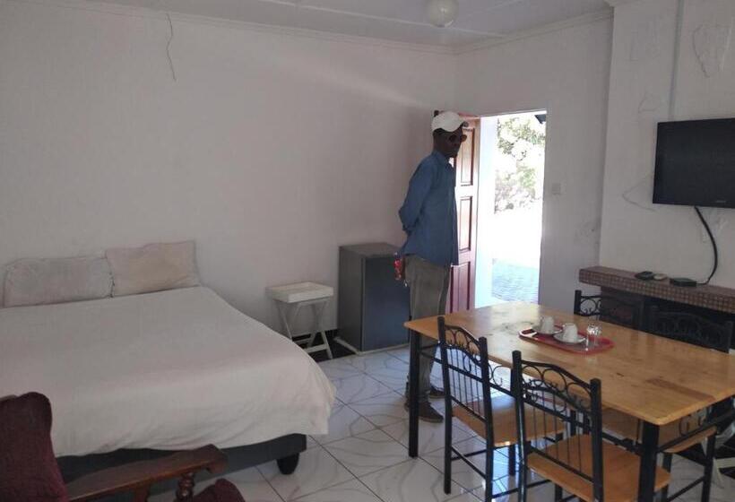 اتاق خانوادگی, Brackendene Lodge