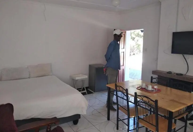 اتاق خانوادگی, Brackendene Lodge