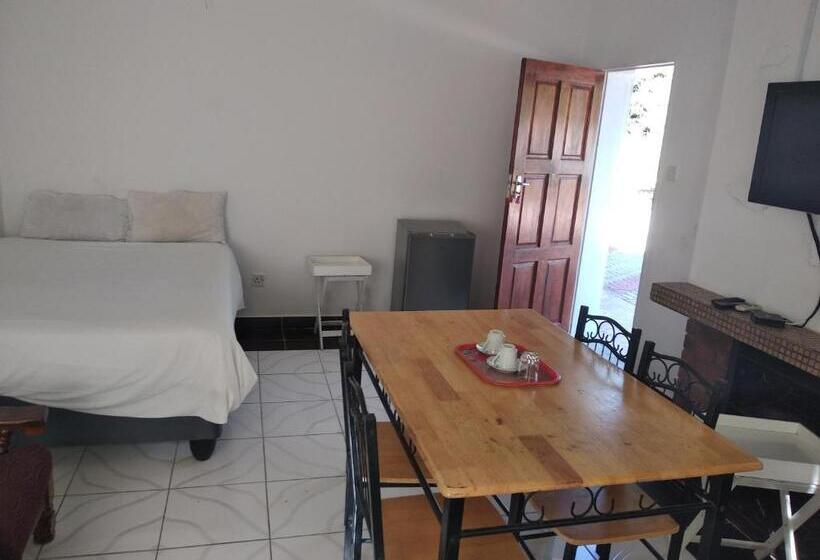 اتاق خانوادگی, Brackendene Lodge