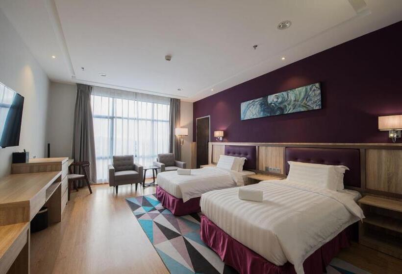 غرفة قياسية مطلة على المدينة, Grand In