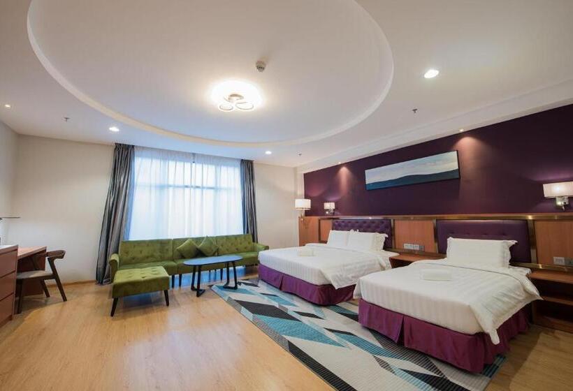 חדר משפחתי, Grand In