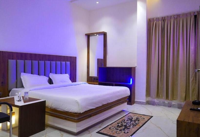 Номер Deluxe, Signature Inn