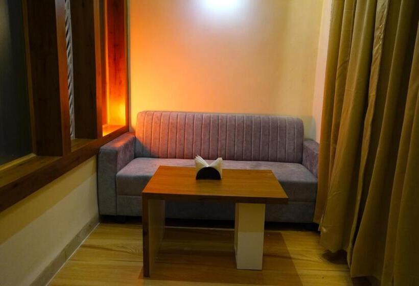 Номер Deluxe, Signature Inn