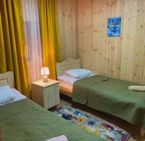 اتاق استاندارد با چشم‌انداز باغ, Ushguli   Xii Century